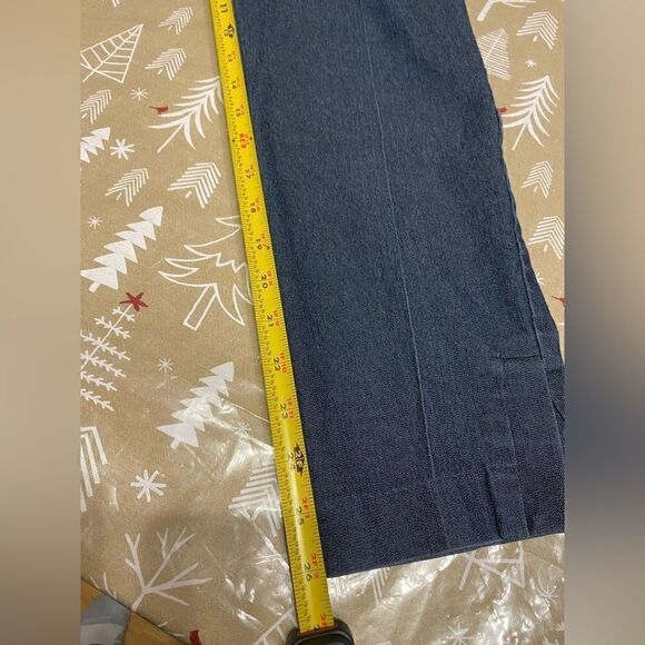 Van Heusen Women’s Stretch Jeans, size 4 REG. (J61) - Picture 9 of 10